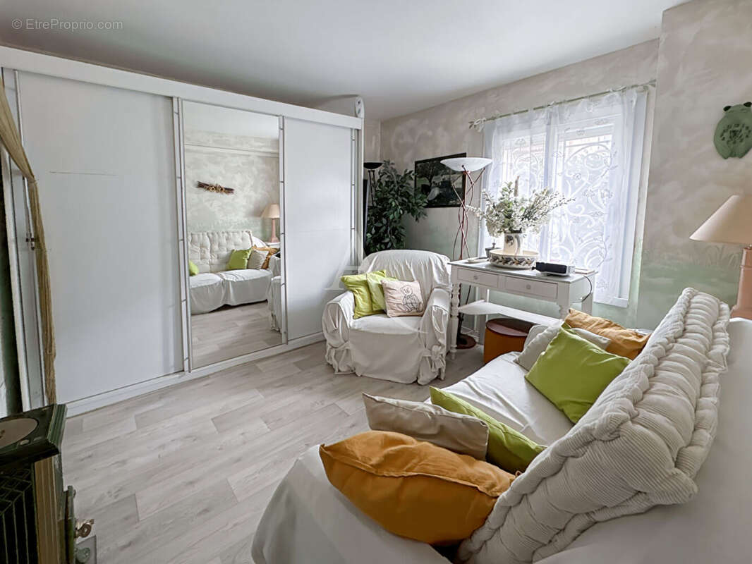 Maison à JOUY-LE-MOUTIER