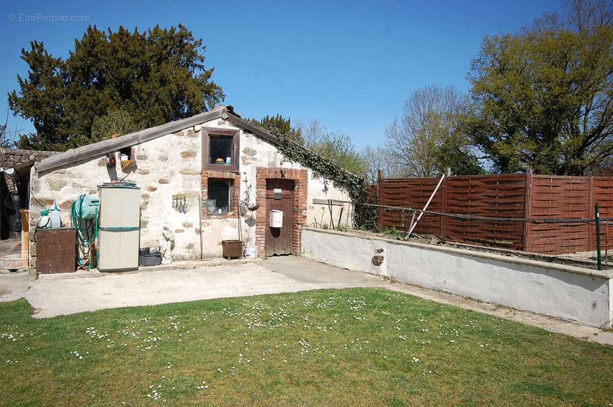 Maison à MAGNAC-LAVAL
