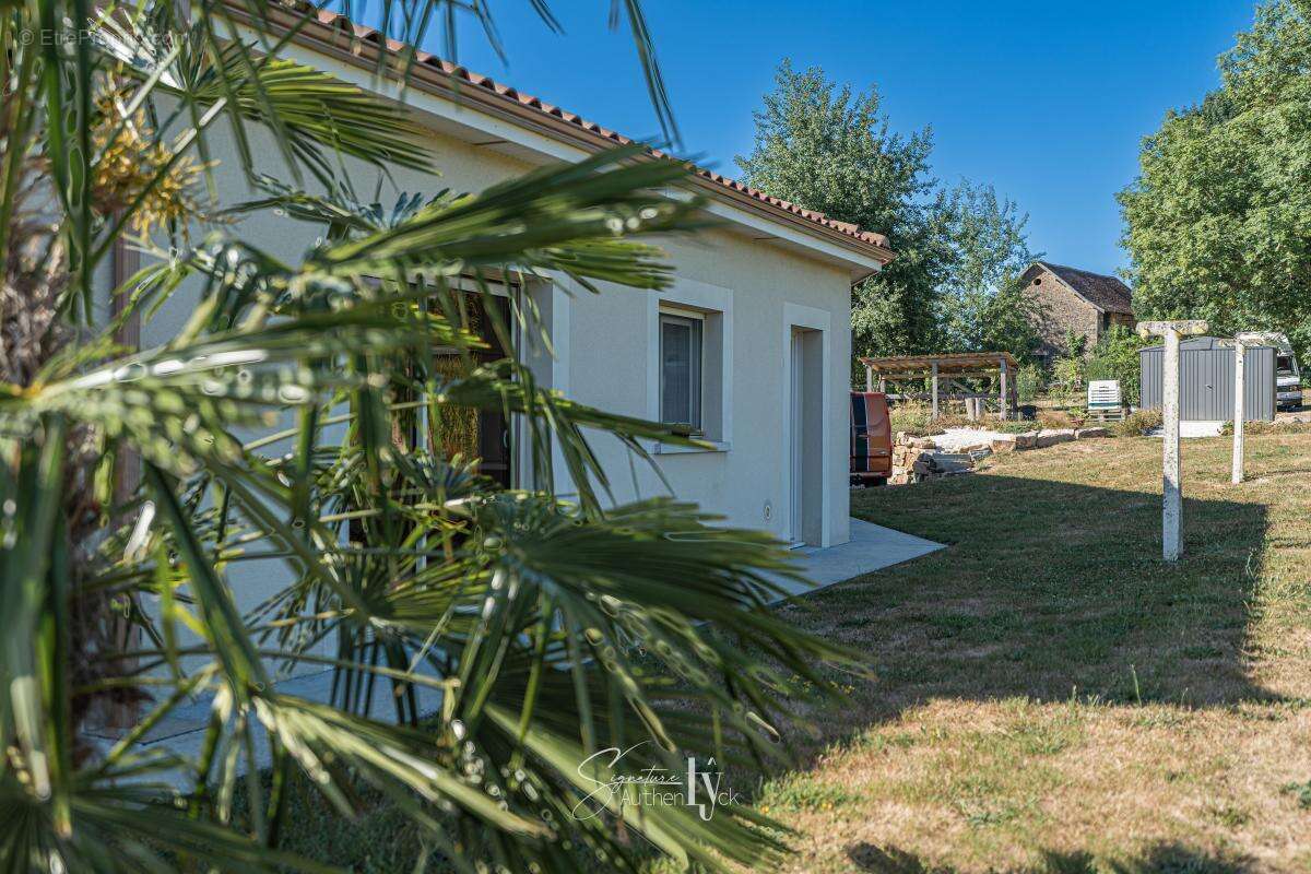 Maison 110 m² à Saint-Paul  - photo 13