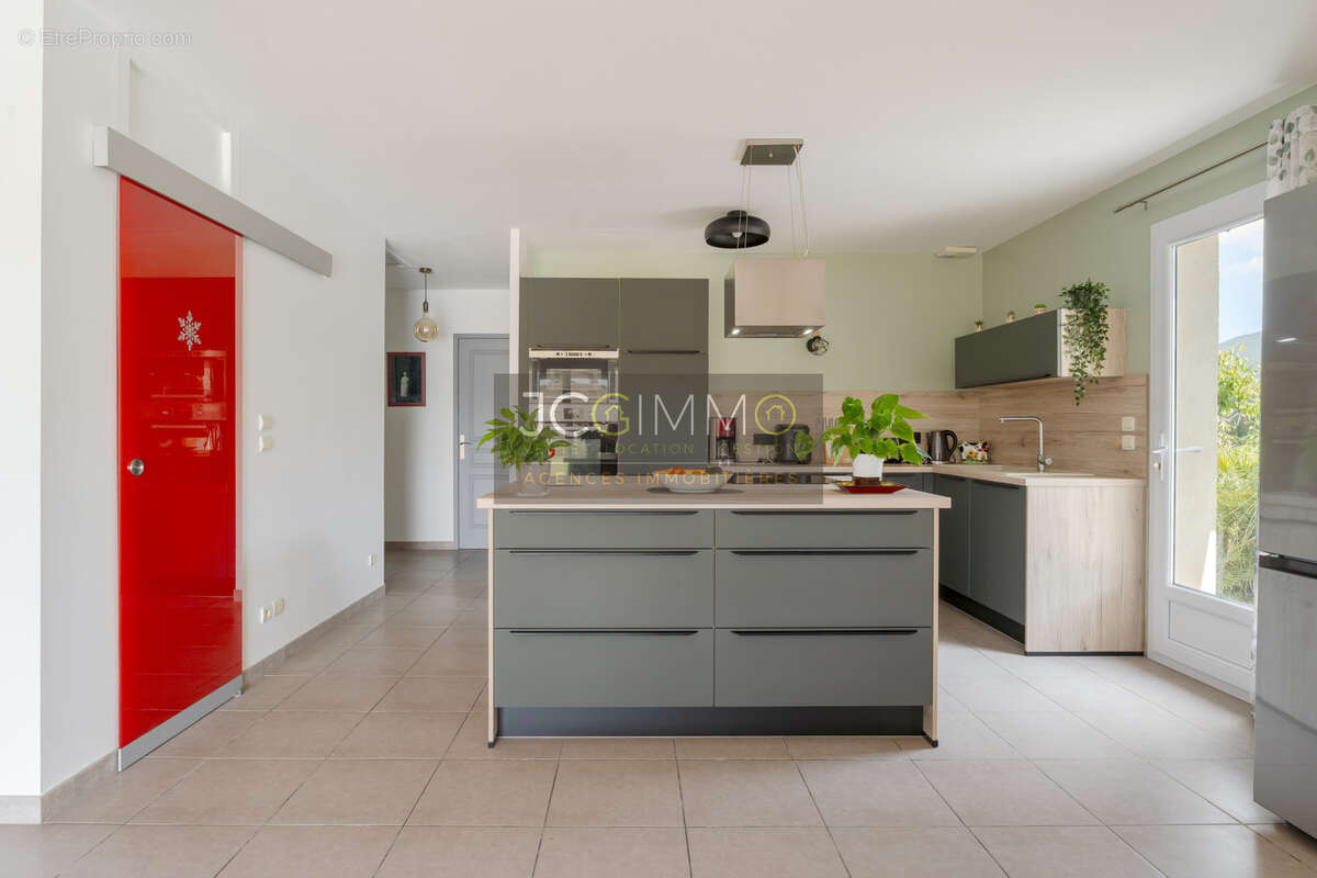 Villa de plain-pied 115m2 - 4 chambres, piscine et garage ! - photo 18