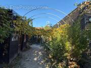 Commerce à PERNES-LES-FONTAINES