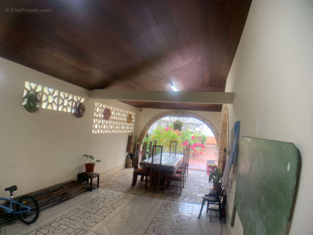 Maison à REMIRE-MONTJOLY