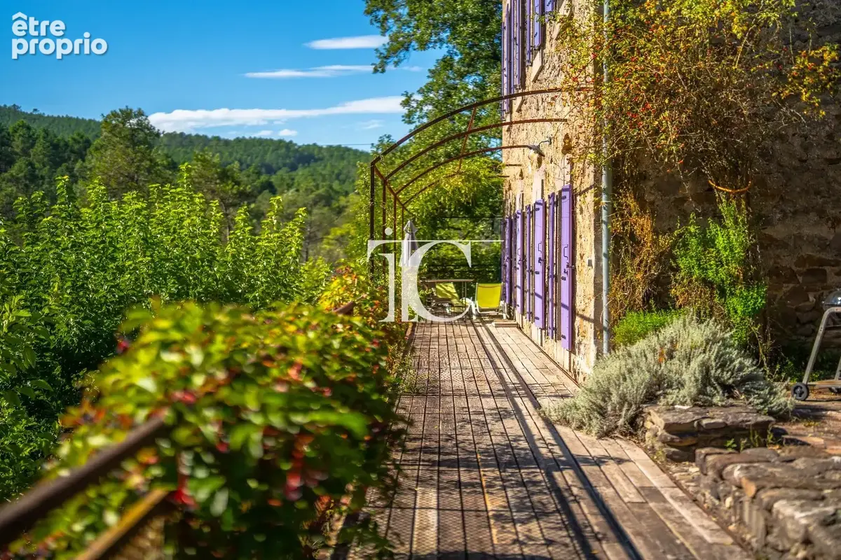 Photo Maison à Banne au prix de 895 000€