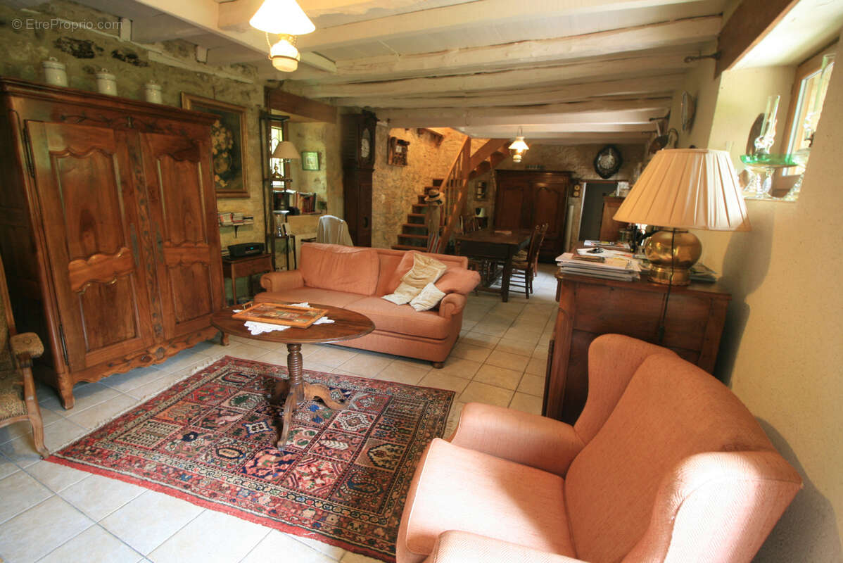 Maison à LA CHAPELLE-AUBAREIL