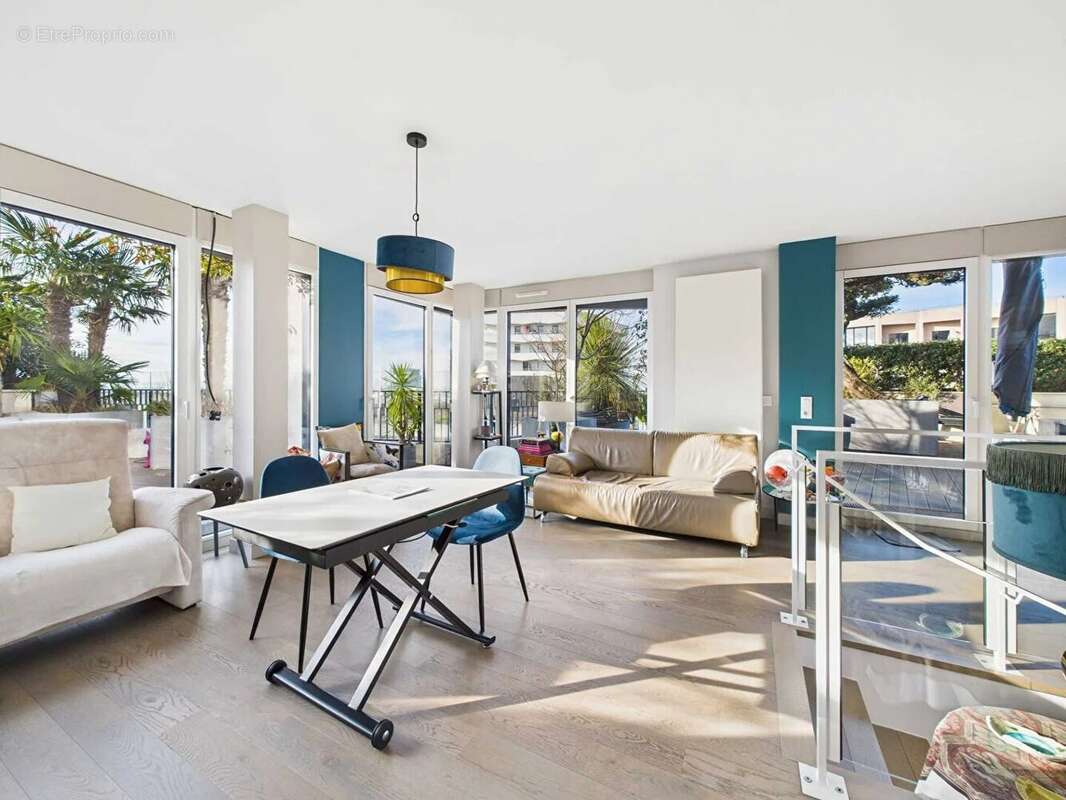 Appartement à PARIS-17E