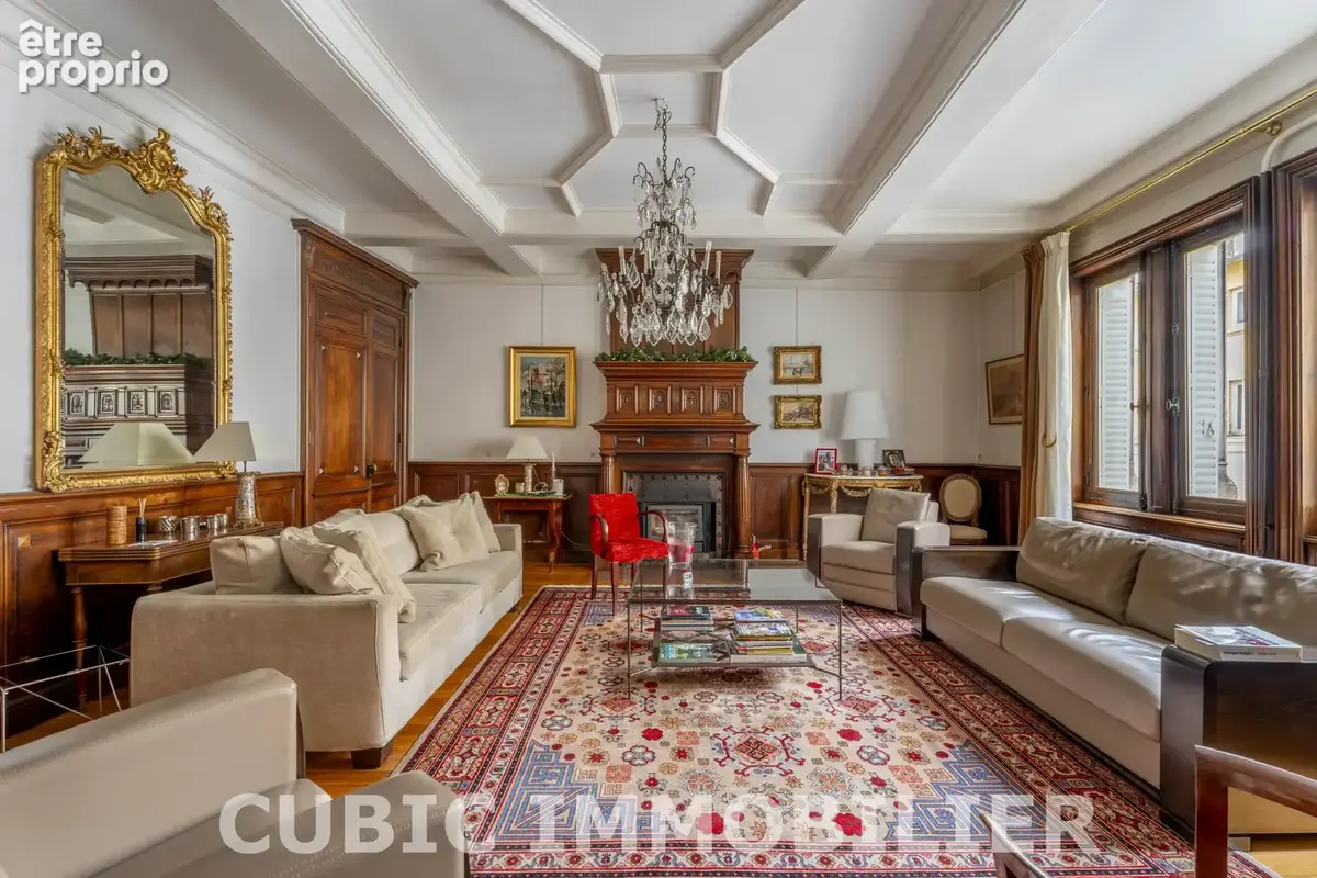 Bien remarquable et prestigieux de 238 m2 en plein cœur de Villefranche avec jardin sans vis à vis - photo 3