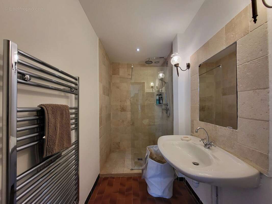 Maison de caractère à fort potentiel pour activité de gîte avec 5 chambres en-suite. - photo 14
