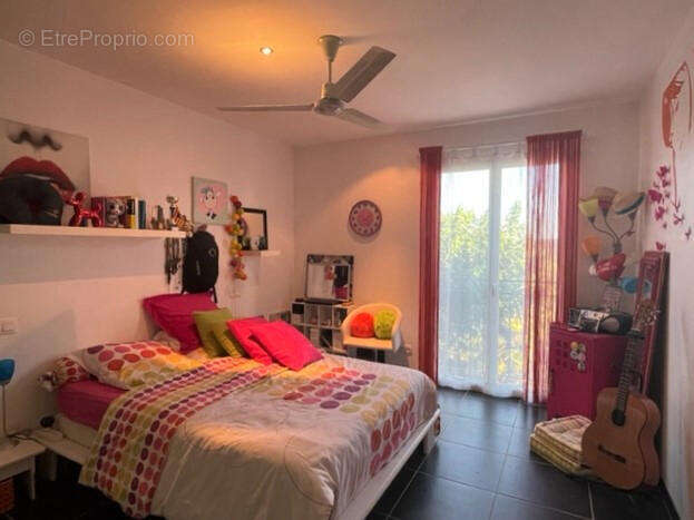 chambre étage - Maison à VIC-FEZENSAC