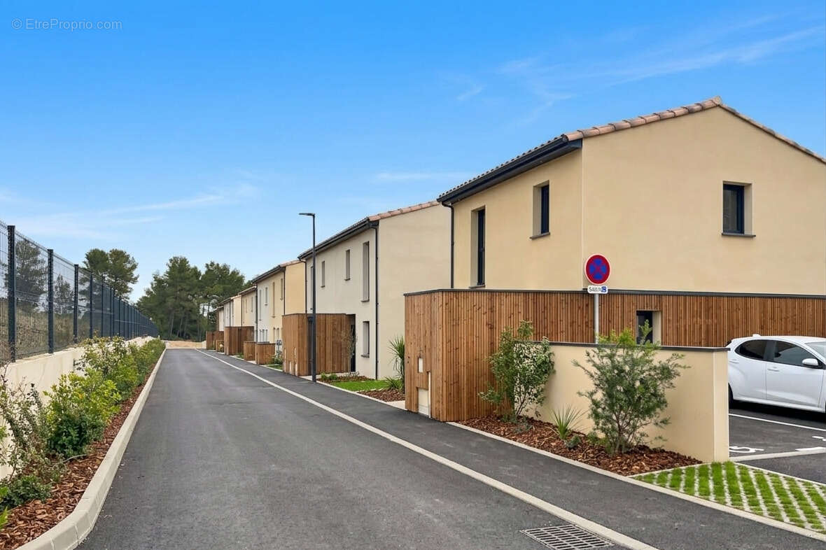 Maison à SAINT-CLEMENT-DE-RIVIERE