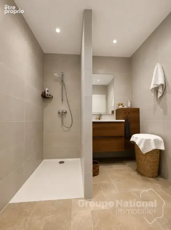 Villa de 120m2 avec piscine à Goudargues centre village - photo 6