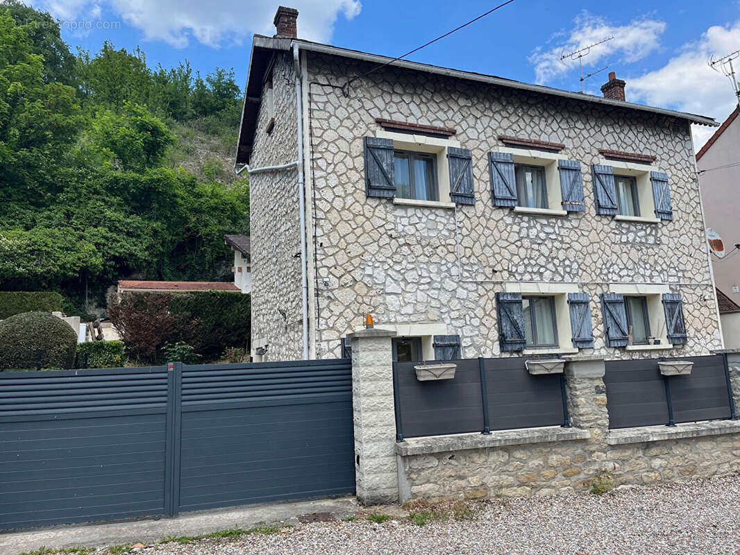Maison à FOLLAINVILLE-DENNEMONT
