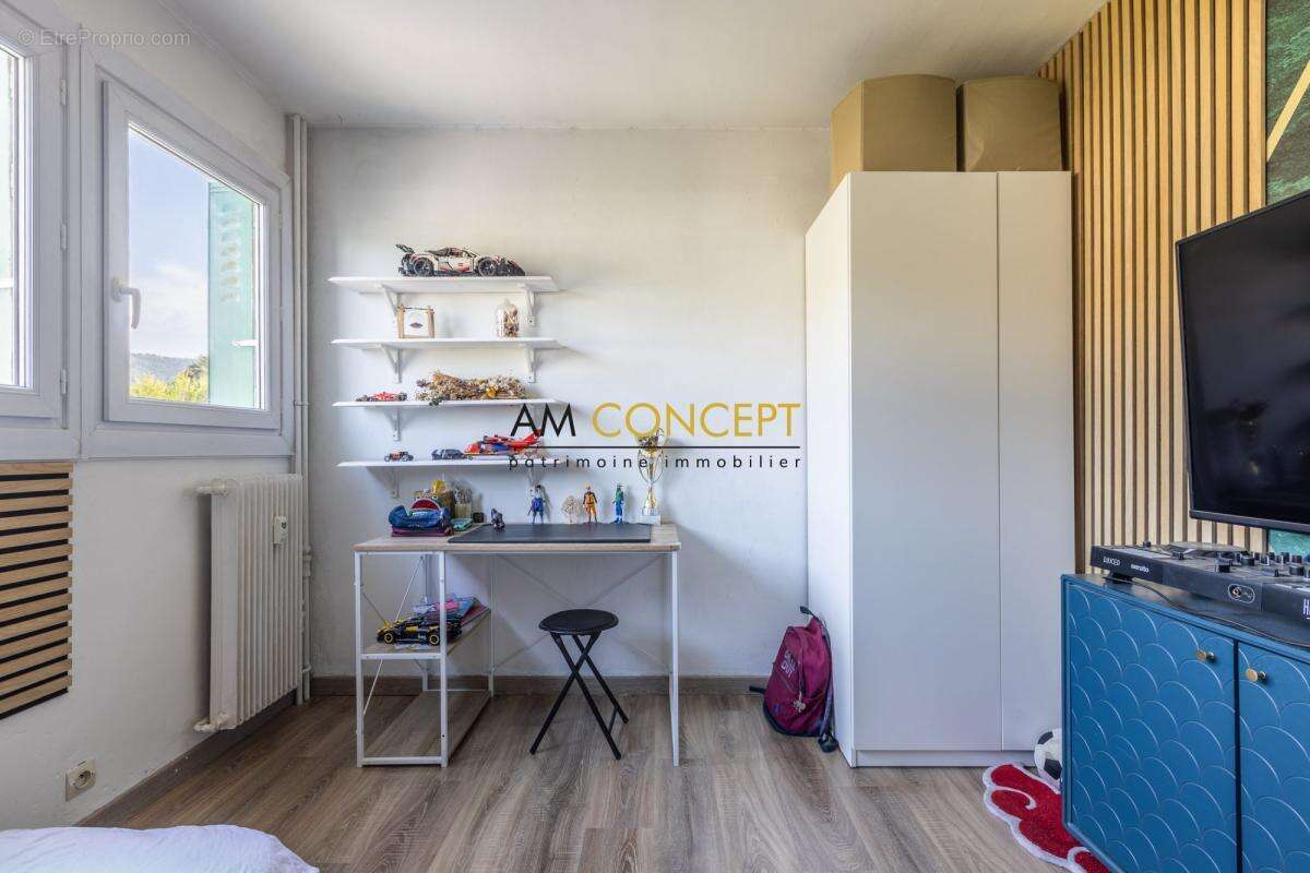 Bel Appartement T4 Lumineux - La Trinité - Les chênes verts - photo 8