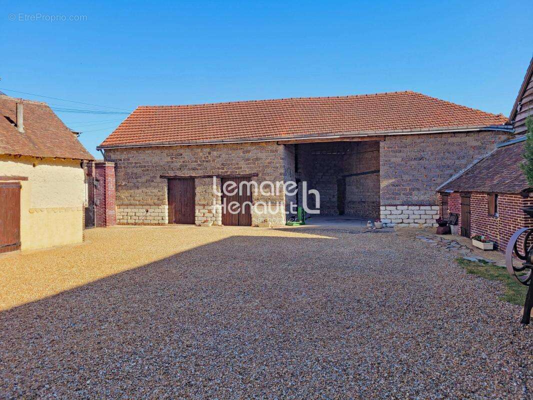 Maison à MEZIERES-EN-DROUAIS