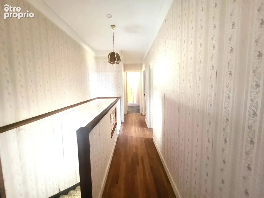 Ensemble immobilier de caractère avec dépendances, jardin arboré et beau potentiel - photo 8