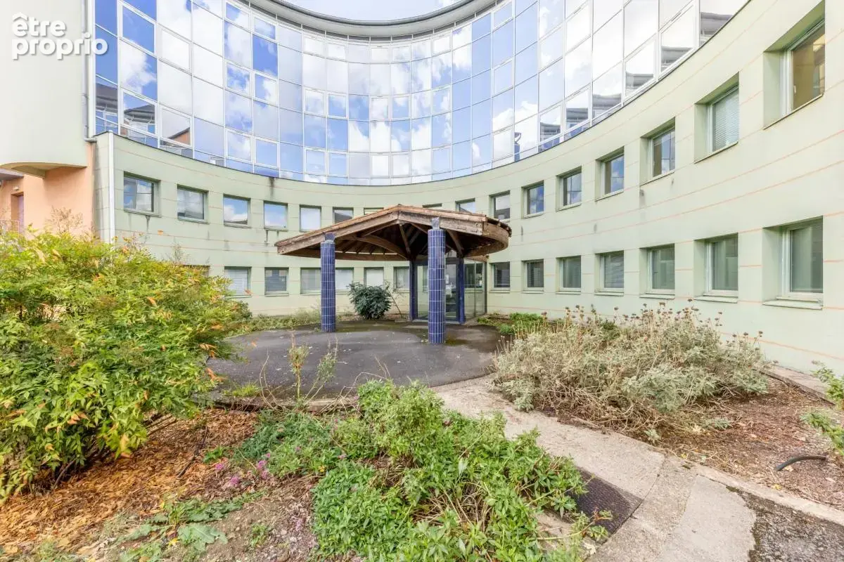 Immeuble et parkings - 2 395 m² - Nevers (58) - photo 2