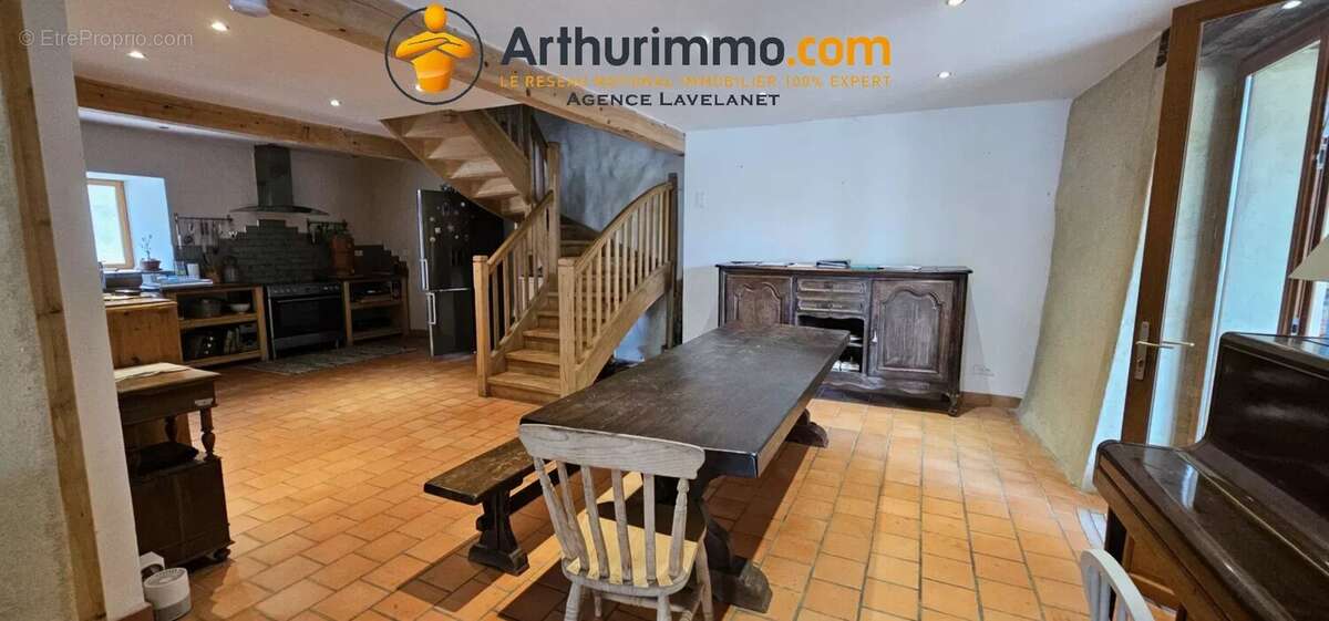 Magnifique maison de trois chambres dans une ancienne grange en pierre, avec jardin et terrasse sur le toit. - photo 2