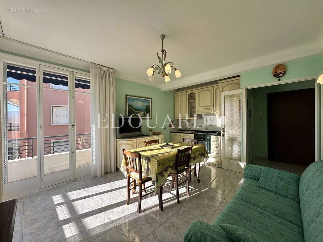 Appartement à ROQUEBRUNE-CAP-MARTIN