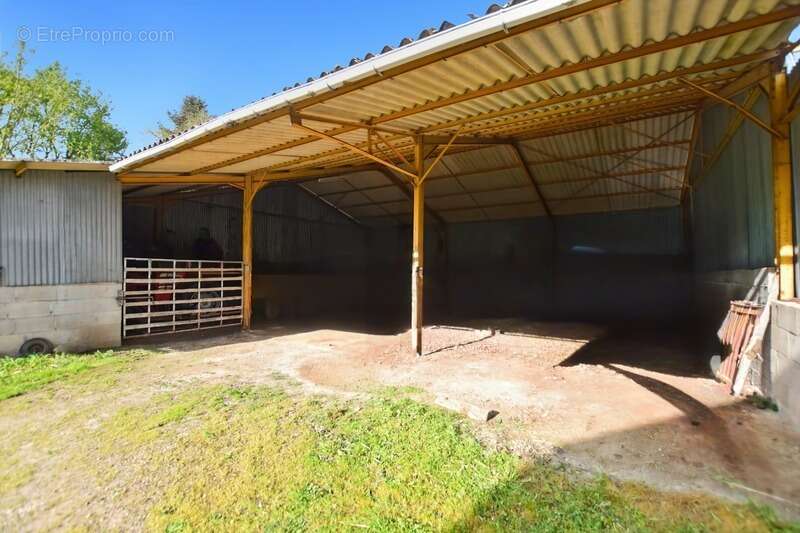 Ancienne ferme de 87 m2 à rénover avec dépendances à Collonge la Madeleine (71) - photo 5