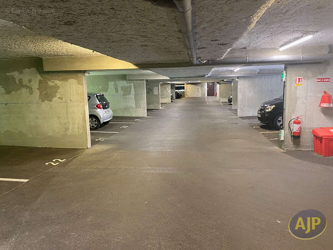 Parking à BORDEAUX