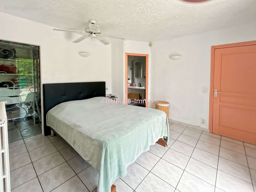 Appartement à ROQUEFORT-LES-PINS