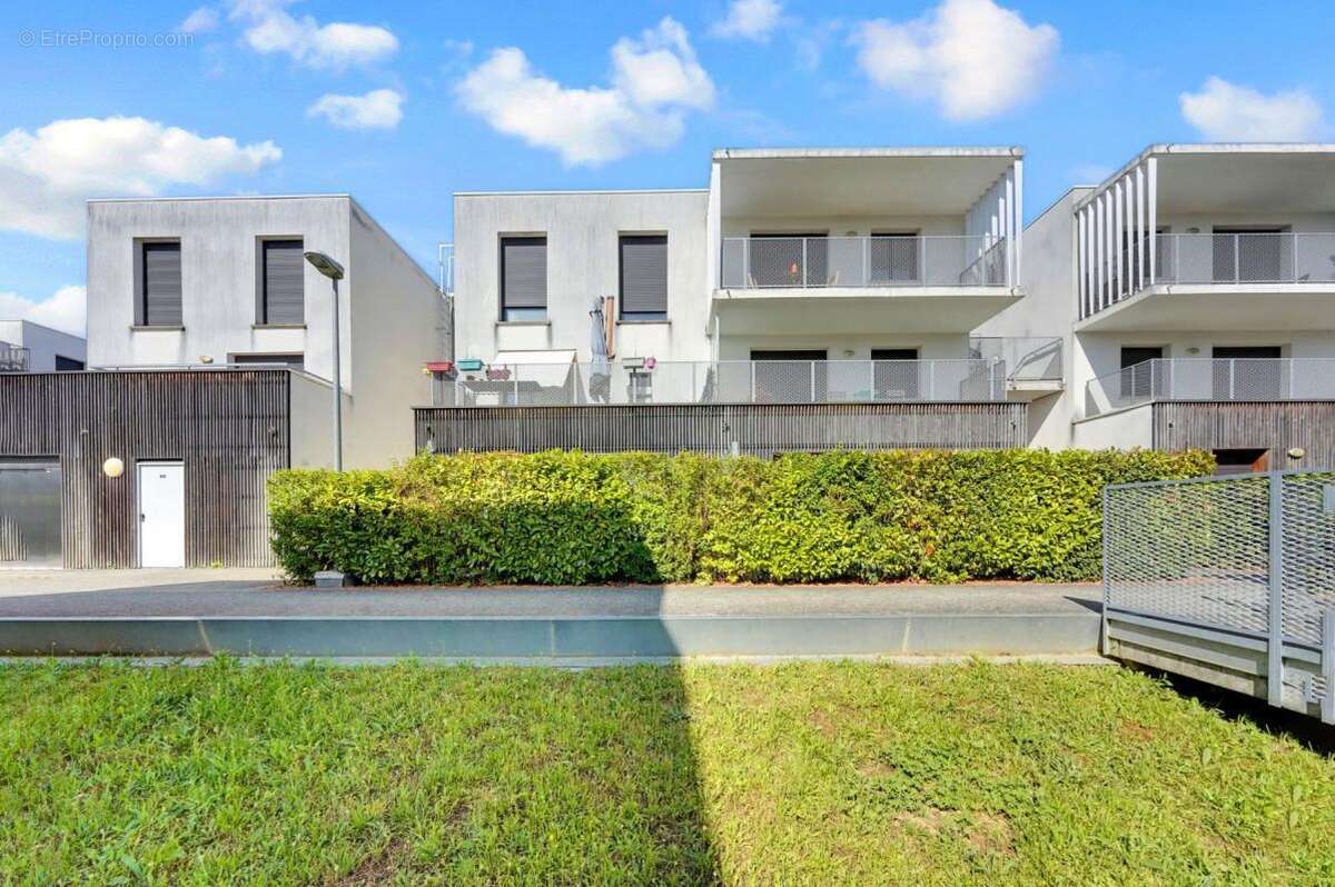 Appartement à BEAUZELLE