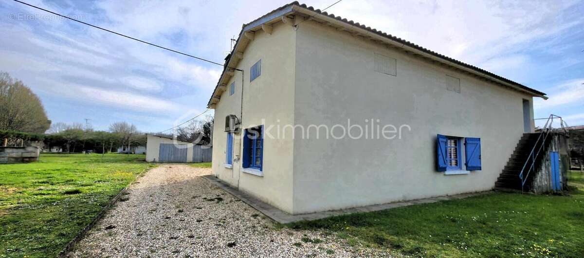 Maison à COUTRAS