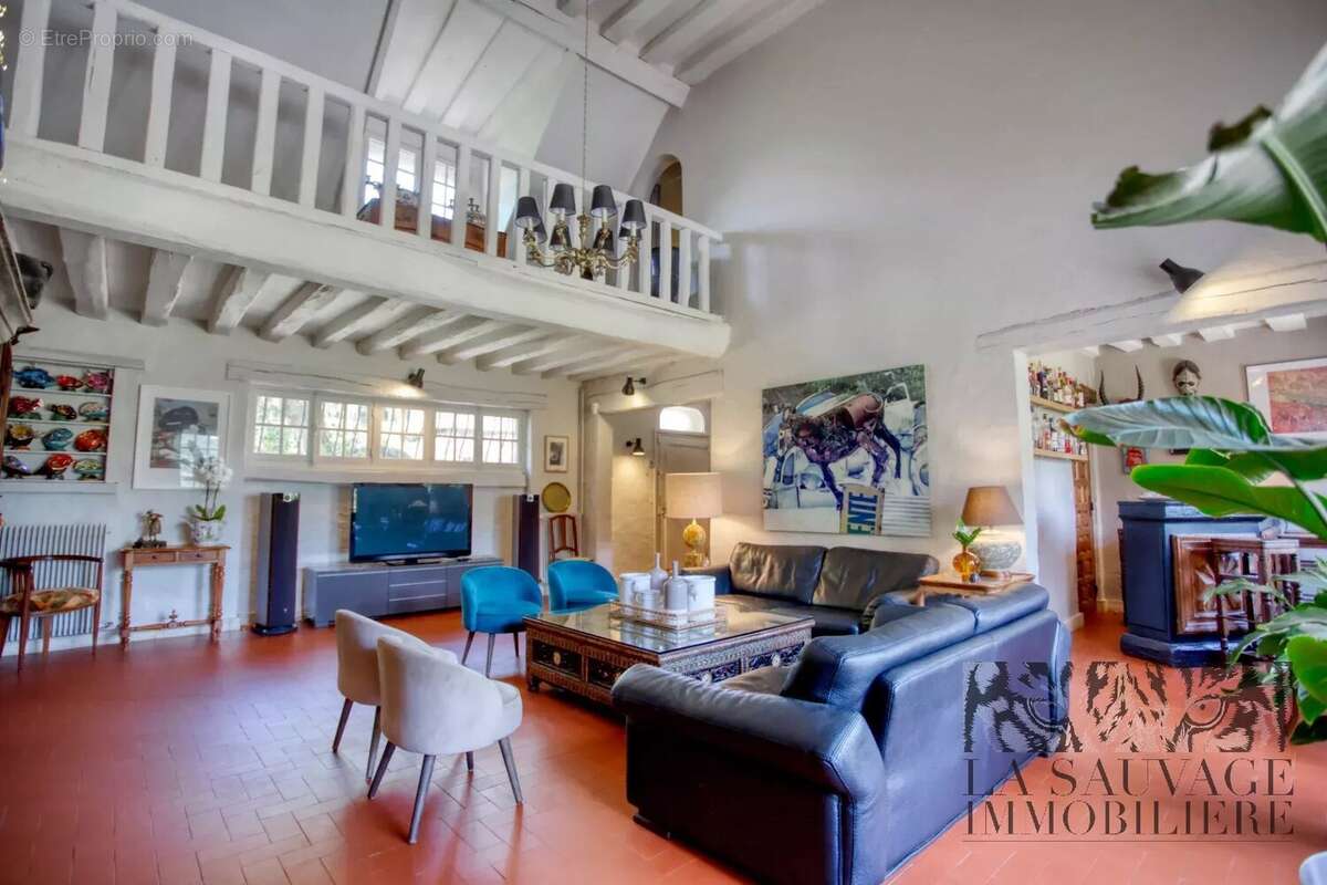 Appartement à LES MESNULS