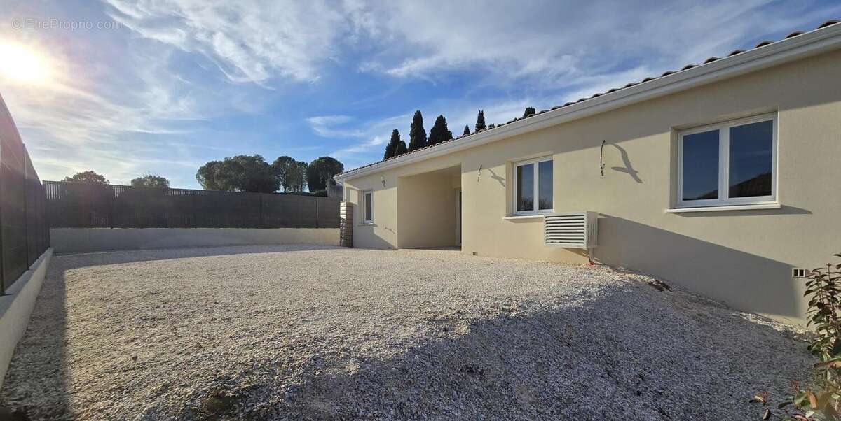Maison à POUZOLLES