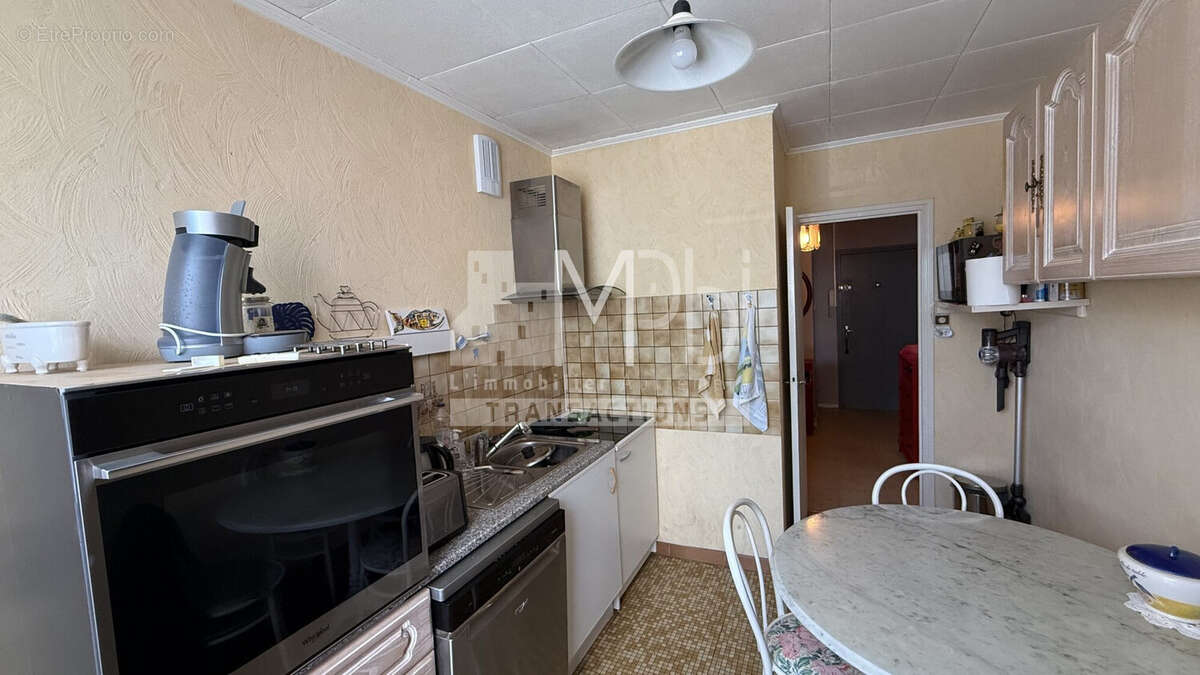 Appartement à PERONNAS