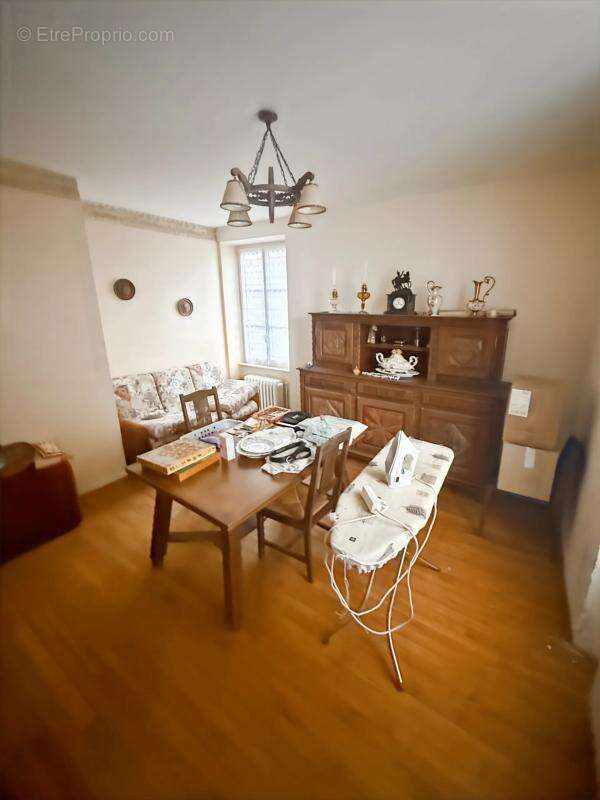 Maison à CHAMPAGNAC-LA-RIVIERE