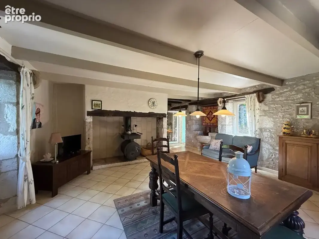 Dans la campagne de Lauzerte - Belle maison en pierre composée de deux logements, idéale pour investissement locatif ou projet m - photo 11