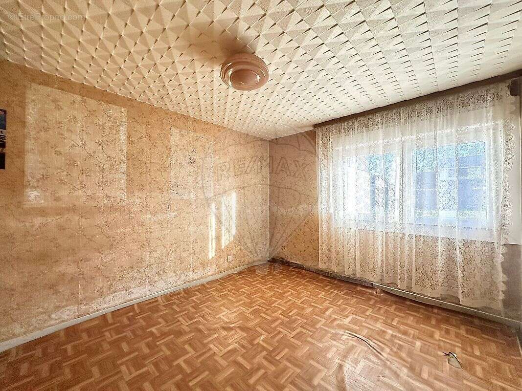 Maison à AY-SUR-MOSELLE