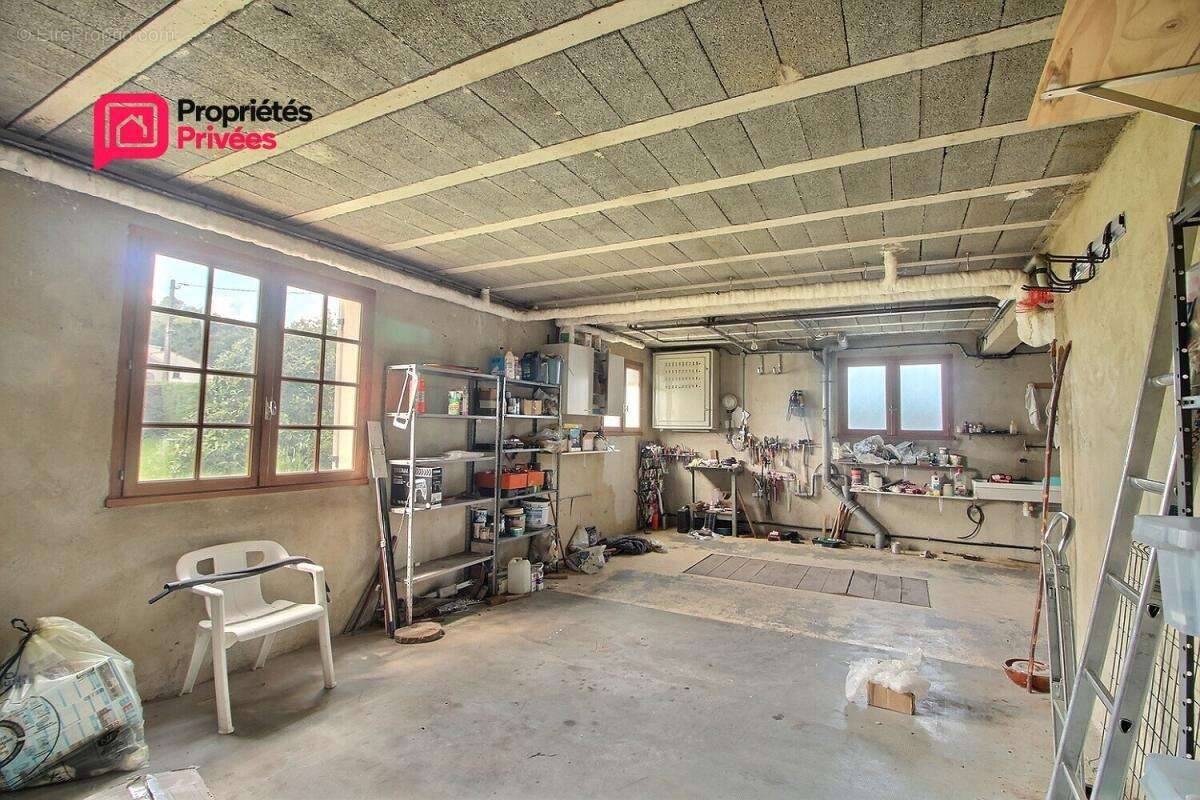 Spacieuse maison 4 chambres, un bureau ,grand  garage, atelier, avec vue., au calme - photo 8