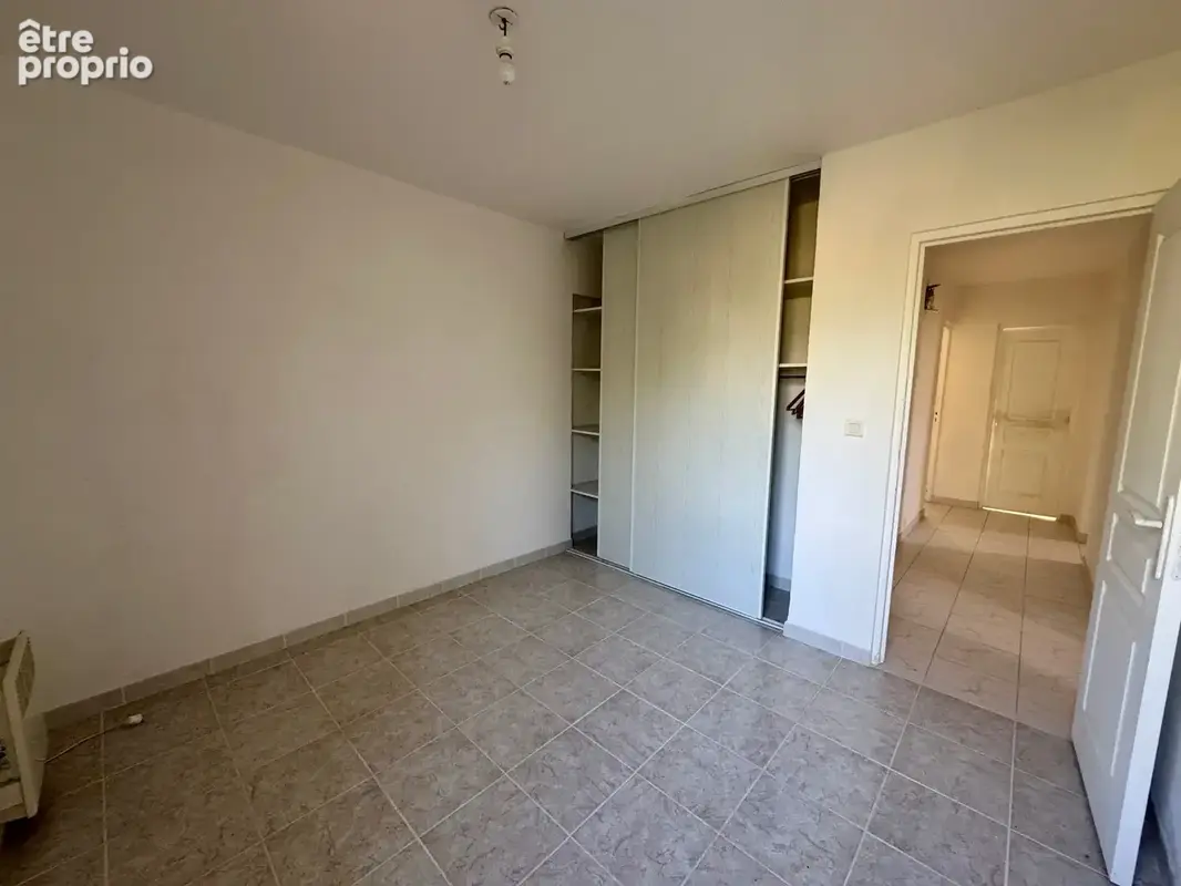 L’Île-Rousse – Maison 5 pièces, 3 niveaux avec terrasses, jardin et vastes garages – Centre ville et plage à pied - photo 7