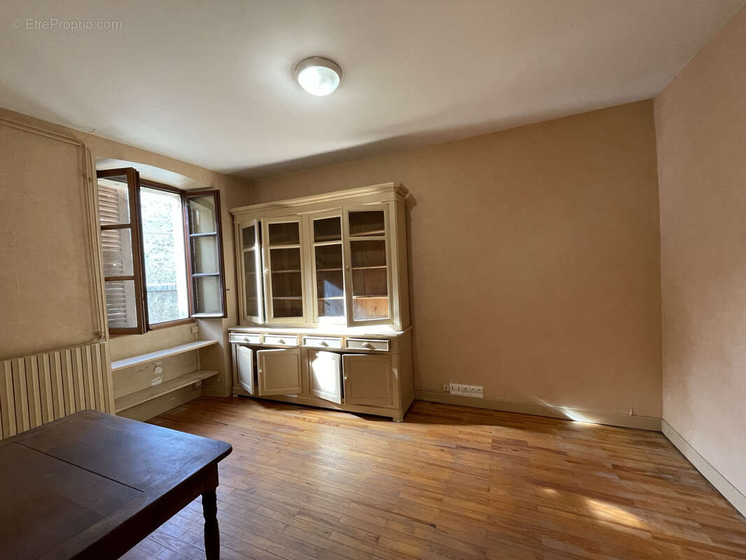 Maison en pierre de 170m2 environ avec cour de 470m2 - dépendance de 44m2 - photo 4