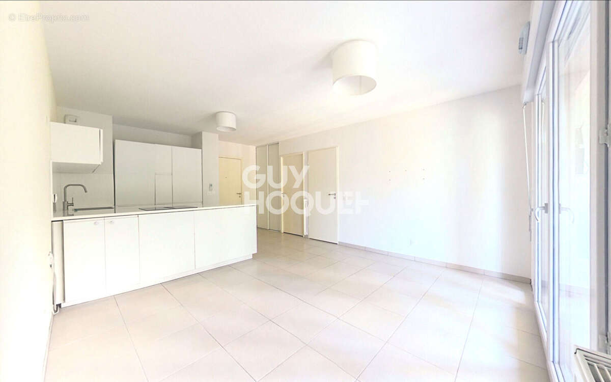 Appartement à CARROS