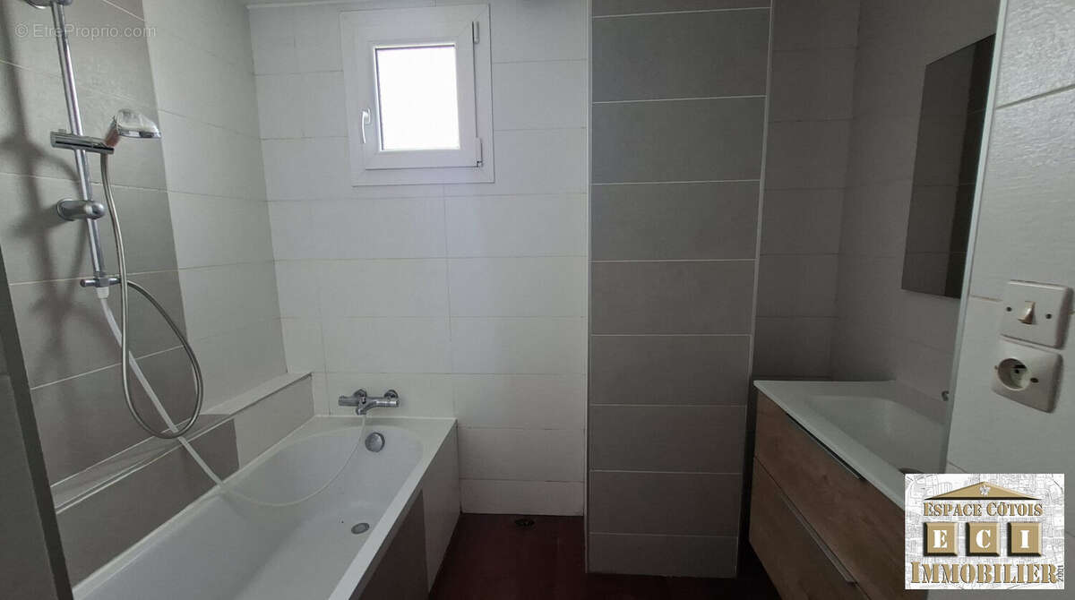 Maison 181 m² à Bressieux  - photo 9