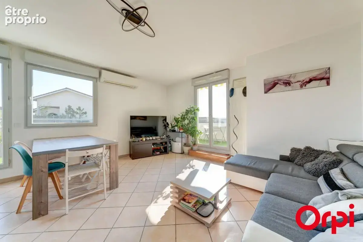 Appartement T4 de 90 m2 au dernier étage - terrasse de 34,10 m2 avec trois orientations - photo 9