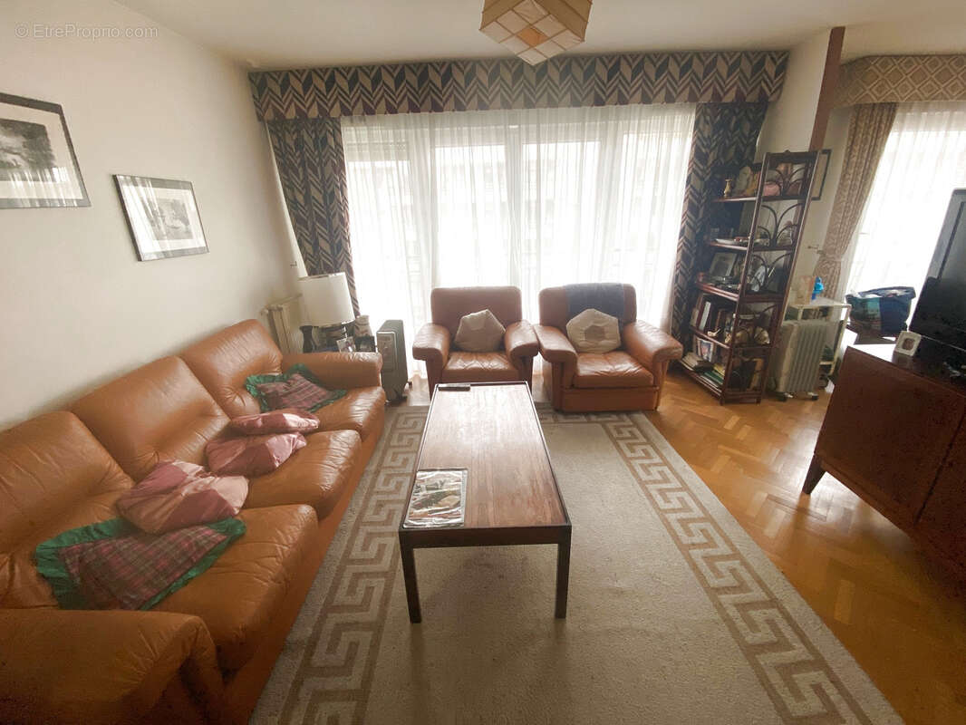 Appartement à COURBEVOIE