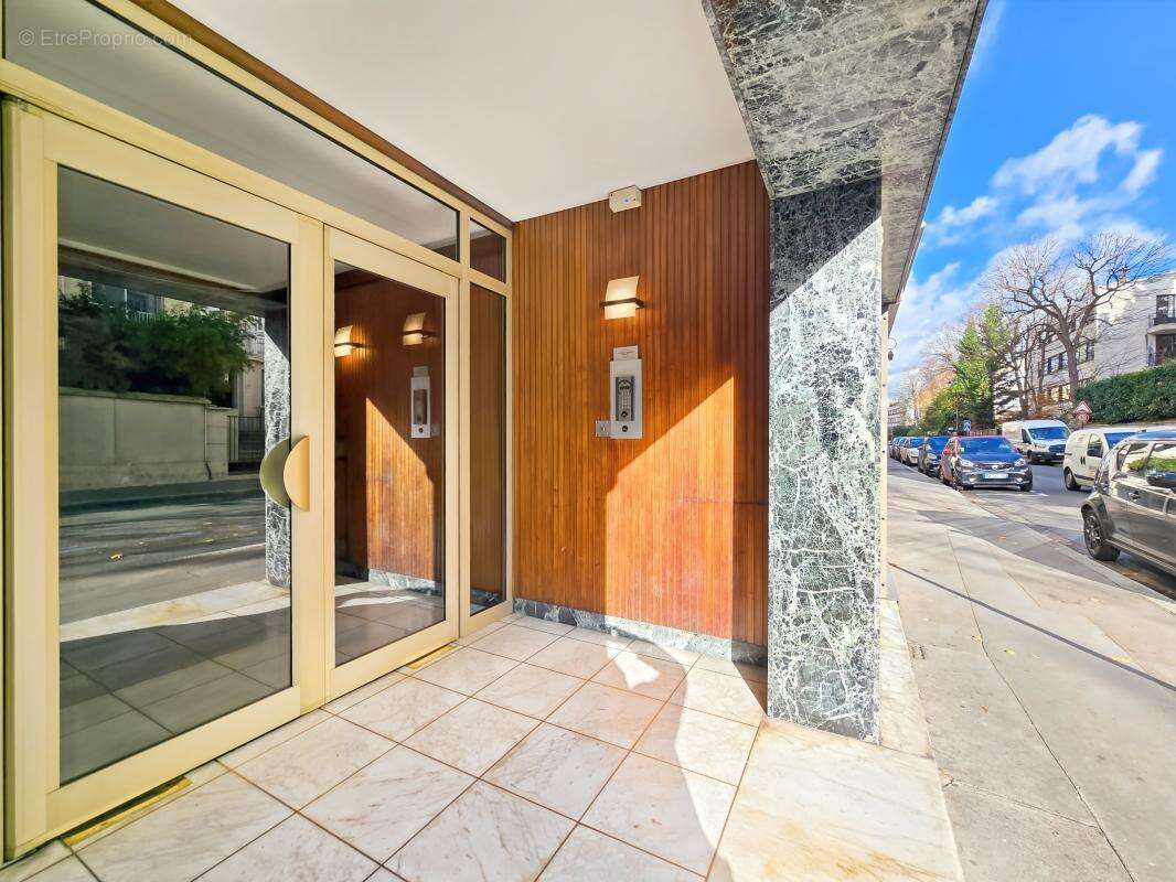 Appartement à NEUILLY-SUR-SEINE