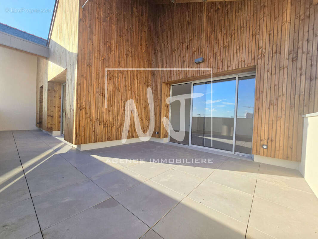 Appartement à AVRILLE