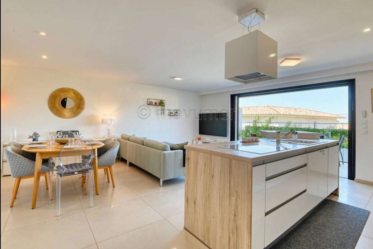 Superbe duplex T4 avec vue mer &amp; jacuzzi ? 83110 Sanary-sur-Mer (La Gorguette) n°4 - Appartement à SANARY-SUR-MER