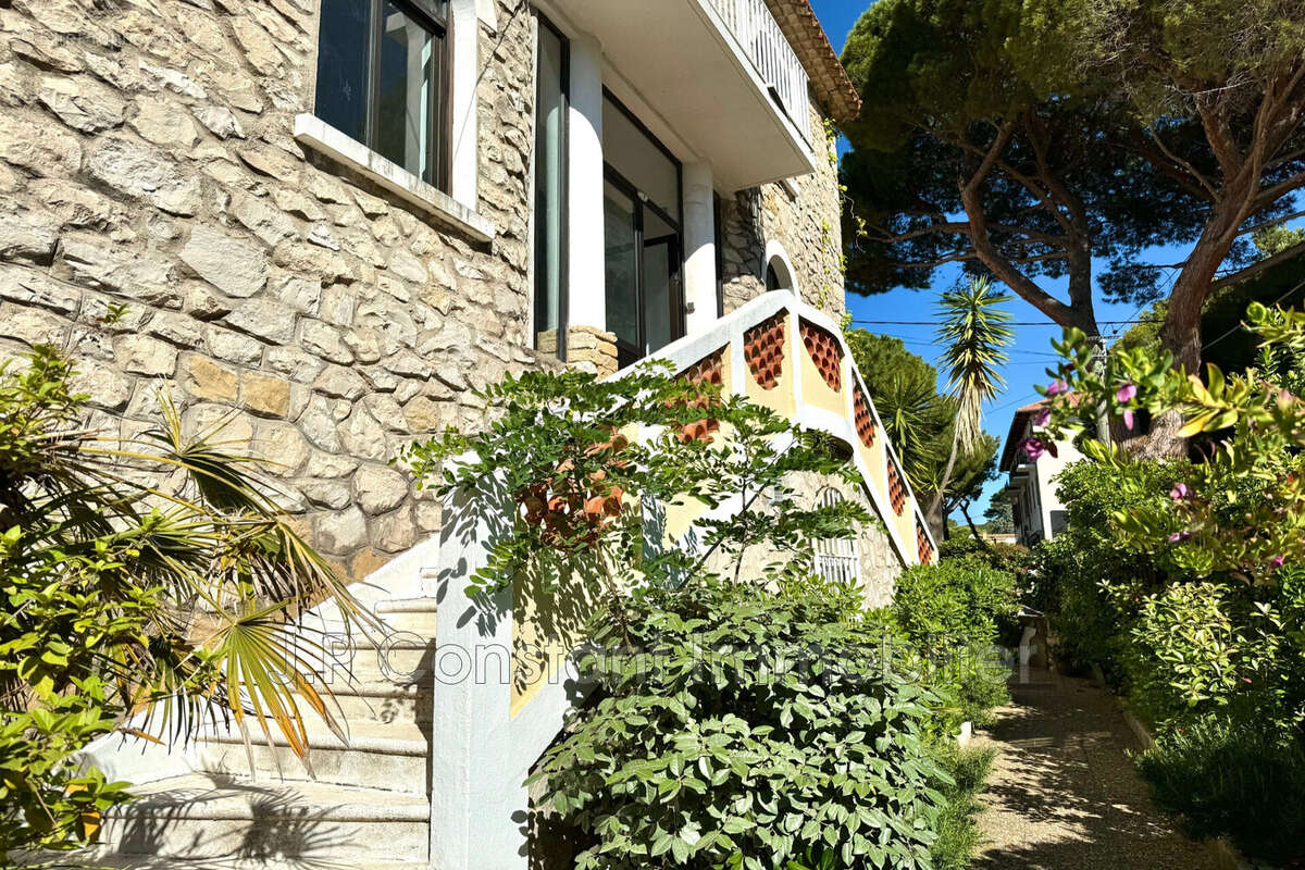 Appartement 78 m² à Saint-Cyr-Sur-Mer  - photo 3