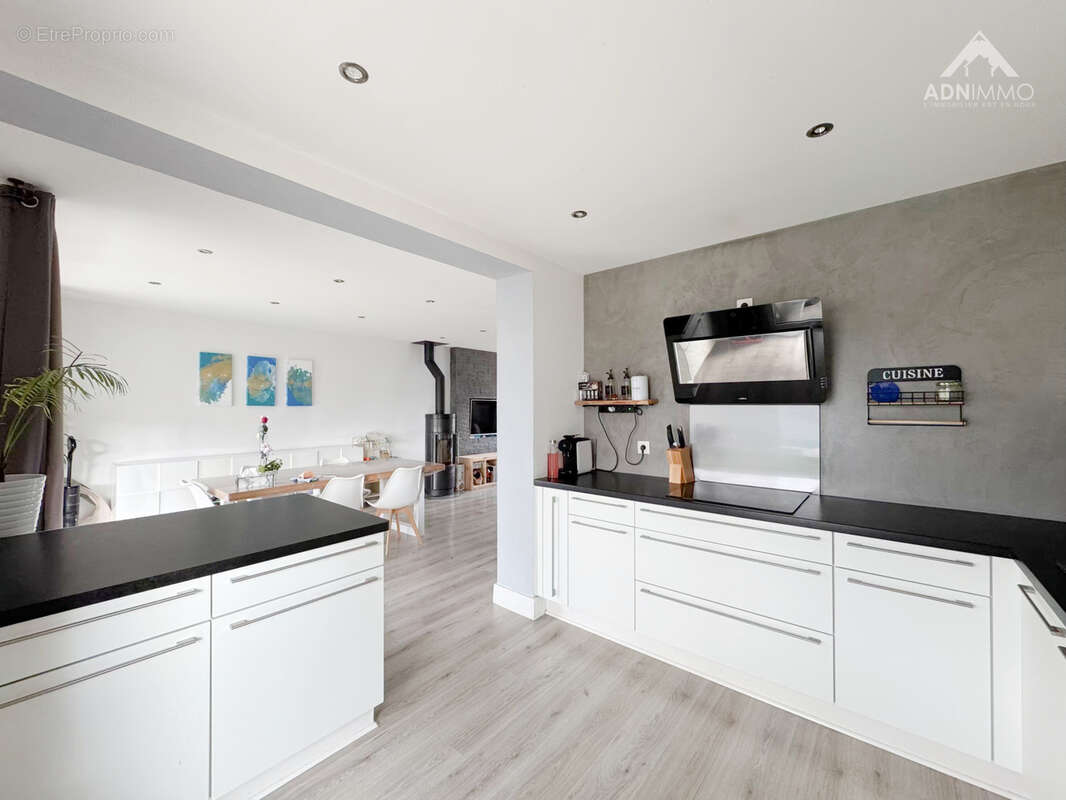 Maison à SAINT-GENIS-POUILLY