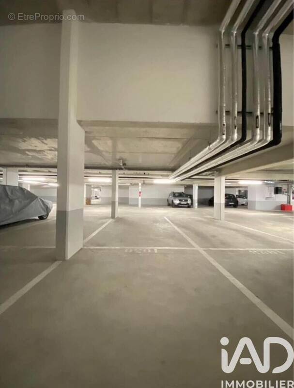 Photo 1 - Parking à VAUREAL