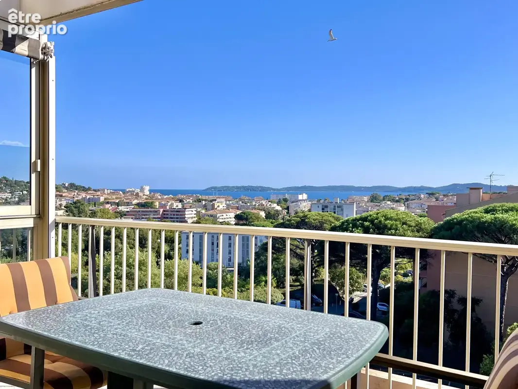 Appartement deux pièces dernier étage avec vue mer panoramique à Sainte Maxime - photo 2