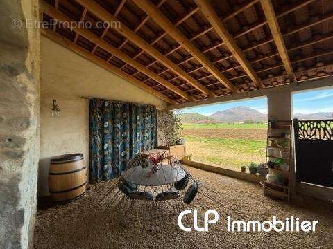 Maison 360 m² à Charols  - photo 2
