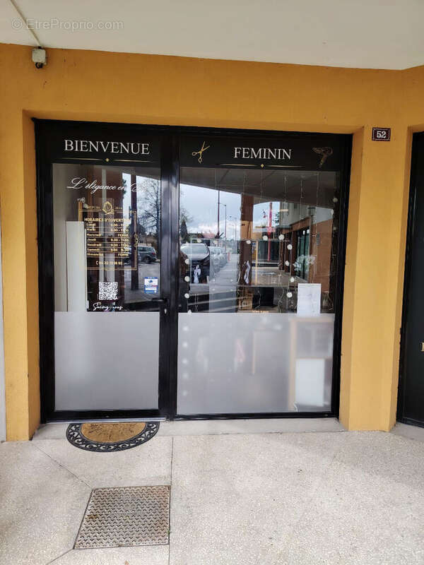 Commerce à ENTRAIGUES-SUR-LA-SORGUE