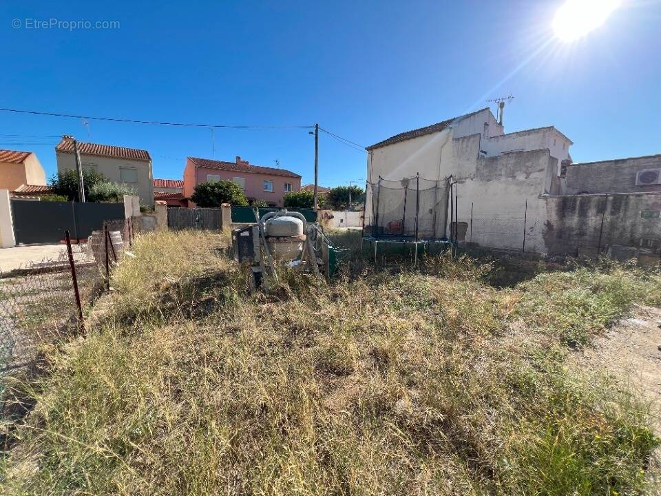 Terrain à LIGNAN-SUR-ORB
