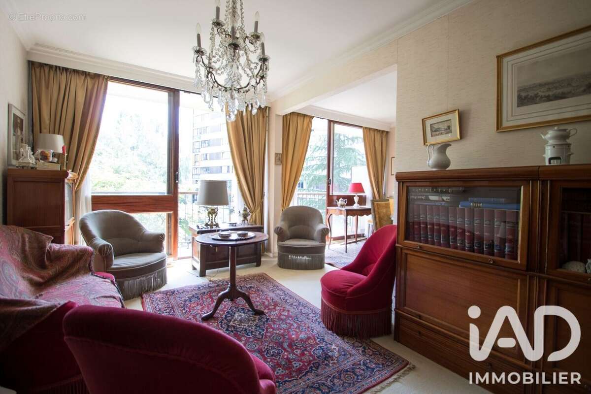 Appartement 92 m² à Fontenay-Le-Fleury  - photo 3